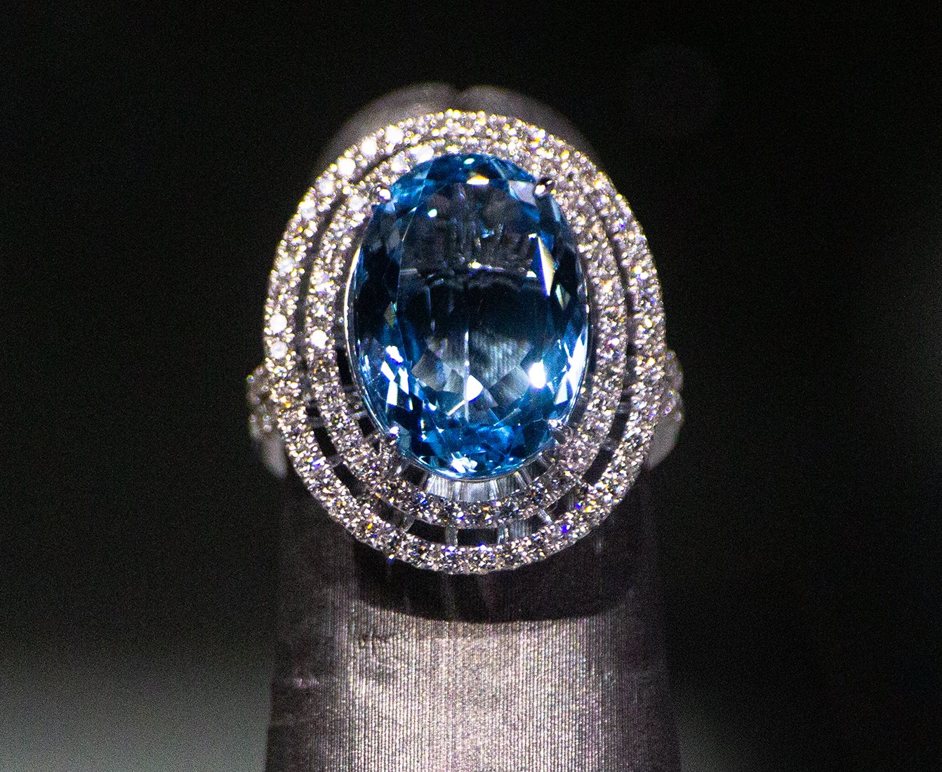 18kt White Gold Cocktail Ring with Oval Aquamarine SKU DDI-5-10123