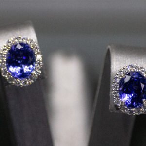 18kt white Gold Stud Earrings with Oval Bluish-Purple Tanzanite. SKU DDI-590-10046/20010052